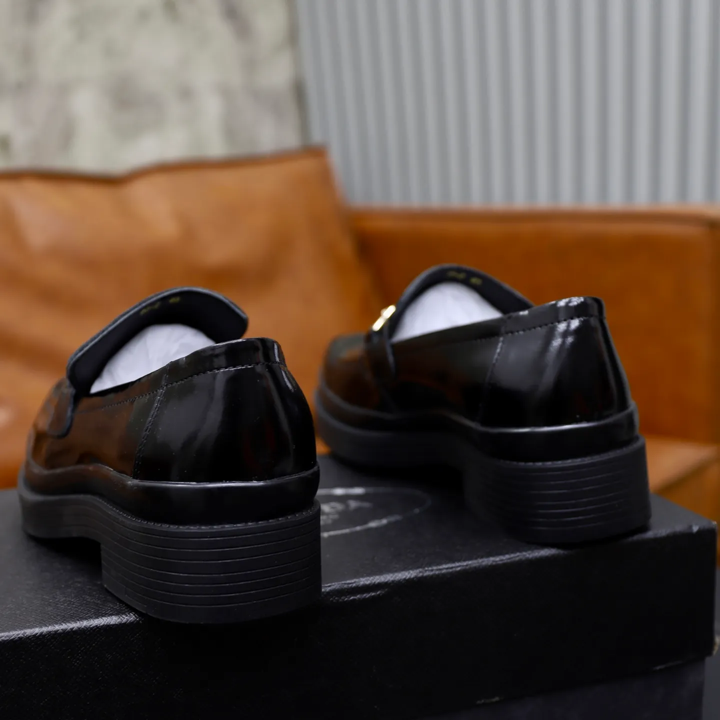 Ex-factory price: 500💰🙅‍♂️🙅‍♂️🙅‍♂️ Brand: PRADA Standard code: Men's code 38-44 (45 can be customized) Grade: Same style as the official website Original order quality Material: Original cowhide surface Comfortable lining Original outsole Style category: Men's fashionable casual leather shoes Distinguished big-name luxury elements Top luxury Color: Color of the actual picture